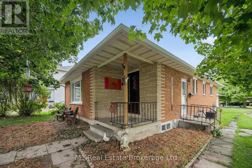 205 Albert Street, Minto, photo 3