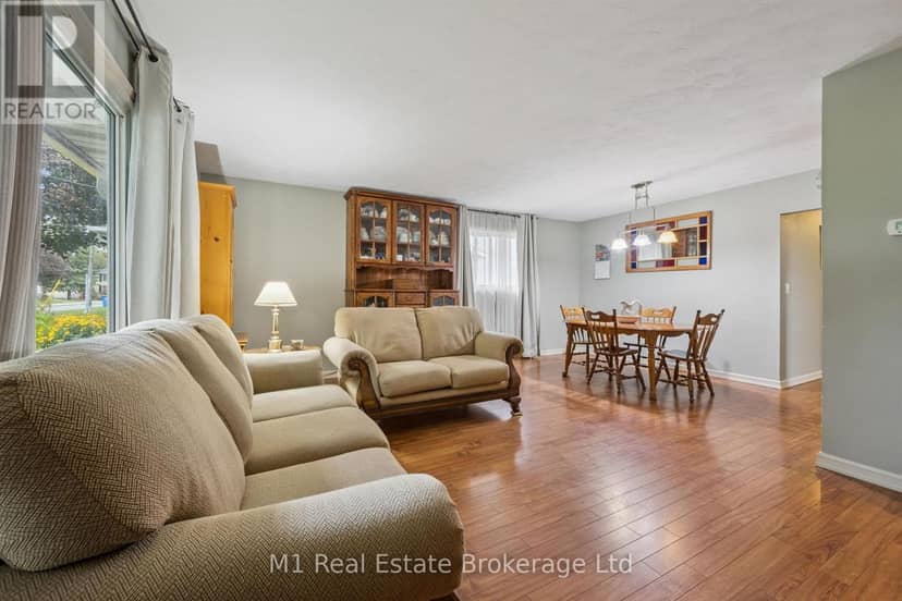 205 Albert Street, Minto, photo 7