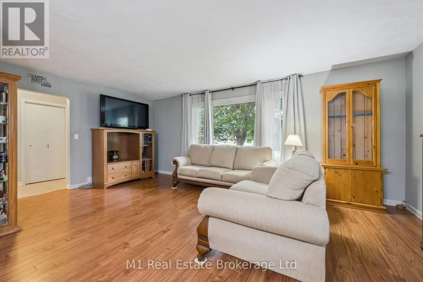 205 Albert Street, Minto, photo 8