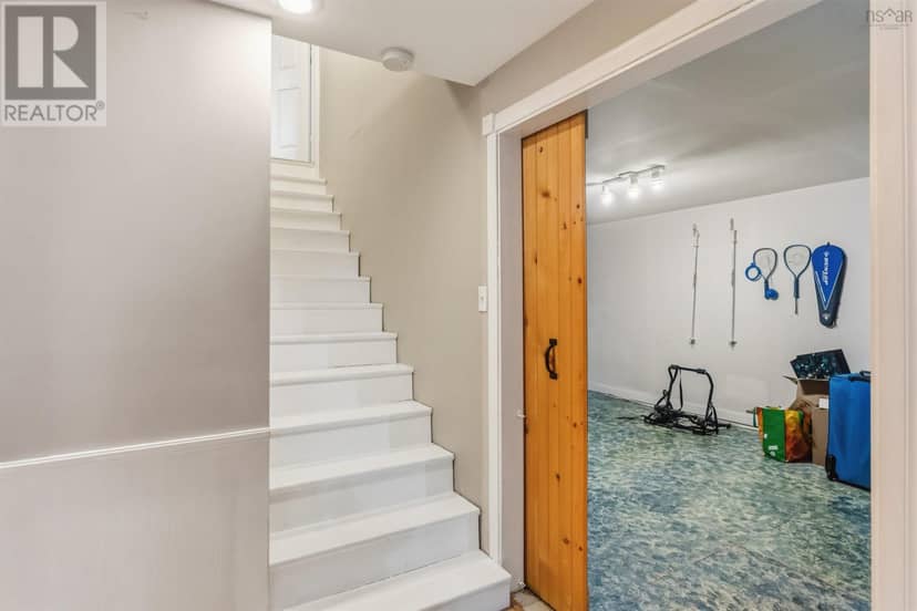 2410 Loretta Avenue — photo 25 of 40