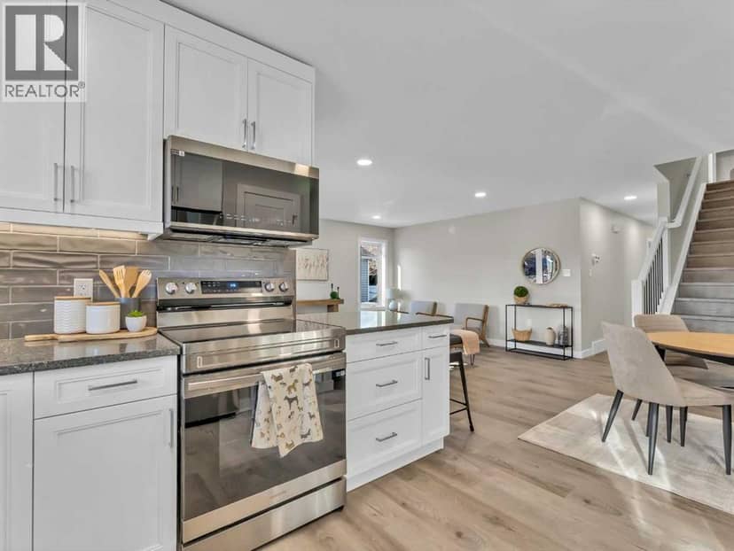 216 2 Street NW — photo 15 of 40