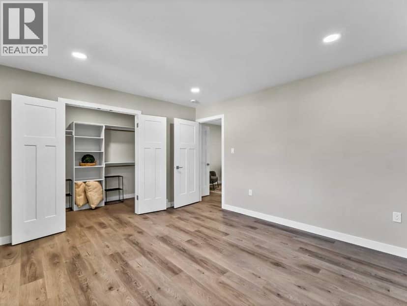 216 2 Street NW — photo 31 of 40