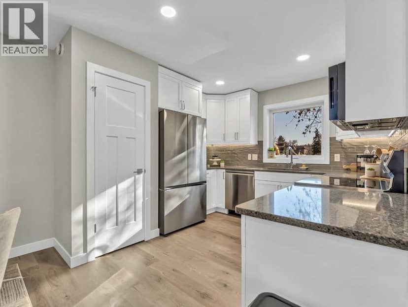 216 2 Street NW — photo 13 of 40