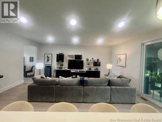 147 Reba Crescent — photo 7 of 40
