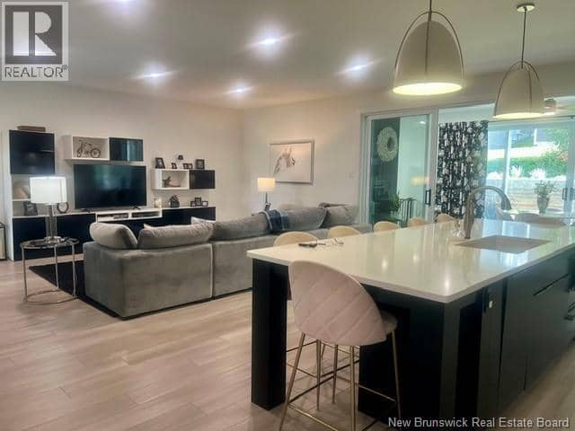 147 Reba Crescent — photo 6 of 40
