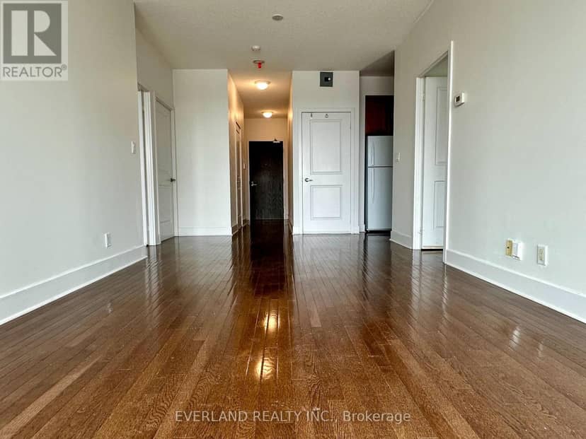 901 - 26 Norton Avenue — photo 6 of 18