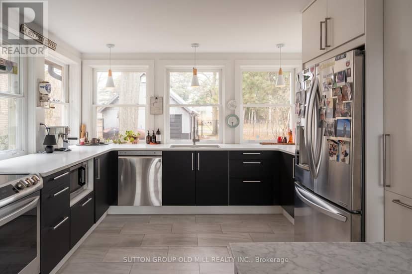 25 Lakeshore Road W — photo 15 of 40