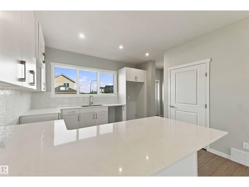 1256 McLeod Av — photo 17 of 40