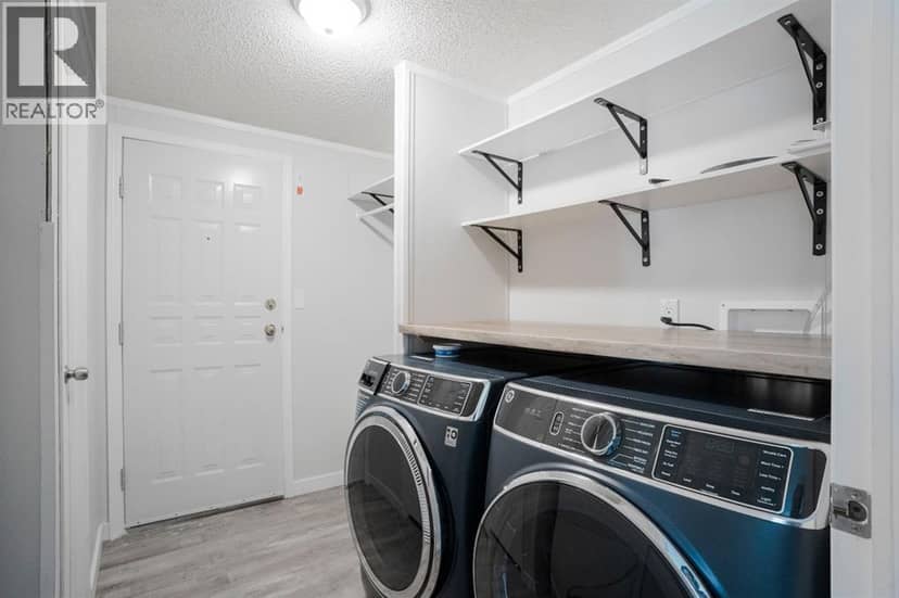 212 Greenwich Lane — photo 31 of 40
