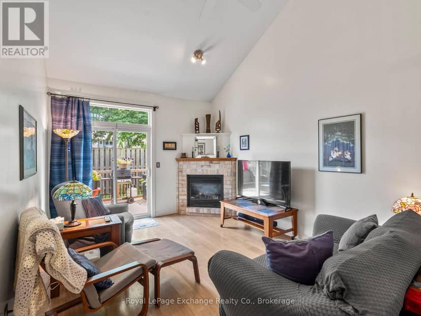 8 - 433 Queen Street — photo 8 of 23