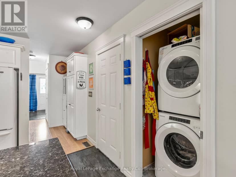 8 - 433 Queen Street — photo 12 of 23