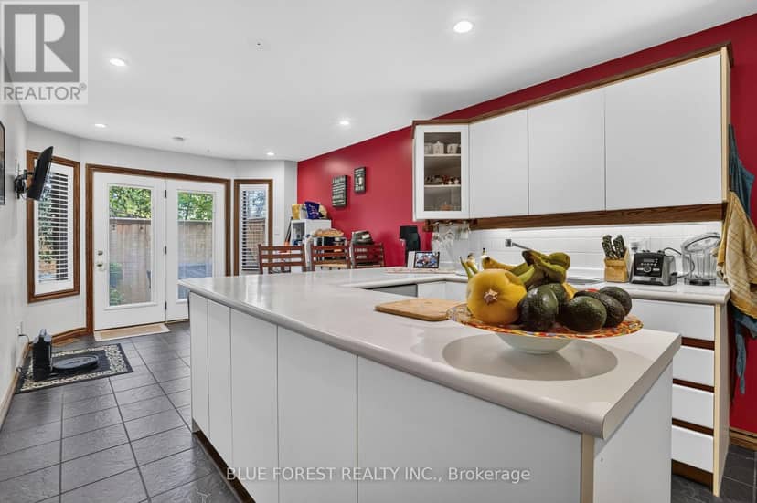 11-152 Albert Street — photo 14 of 40