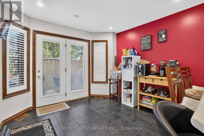 11-152 Albert Street — photo 17 of 40