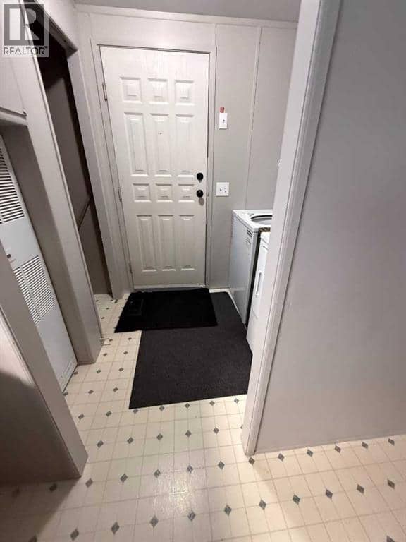 9904 107 Street — photo 10 of 15
