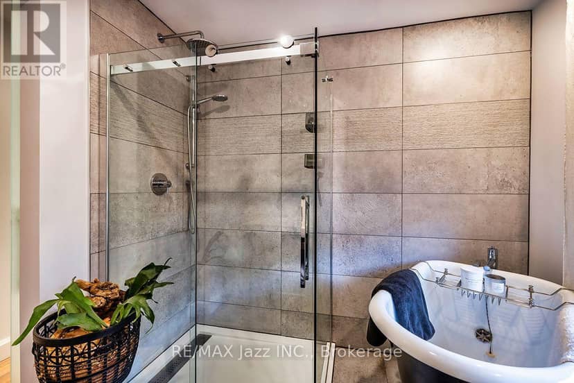1085 Willowdale Avenue — photo 22 of 38