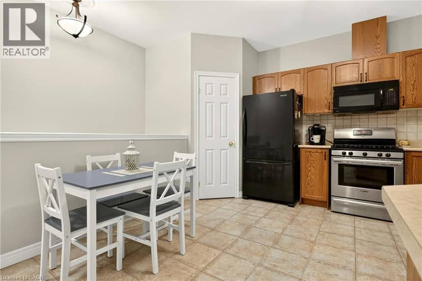 130 SOUTHBROOK Drive Unit# 15 — photo 10 of 24