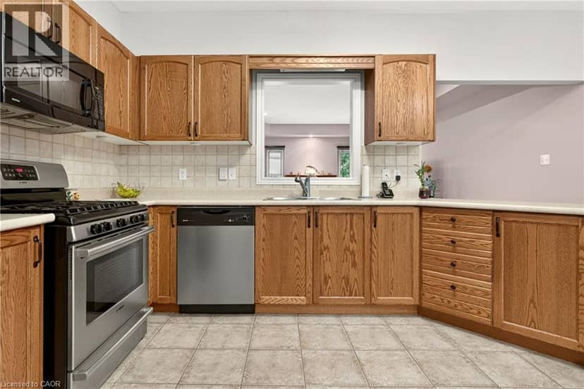 130 SOUTHBROOK Drive Unit# 15 — photo 9 of 24
