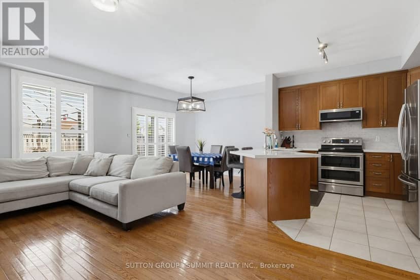 2092 English Crescent — photo 4 of 18