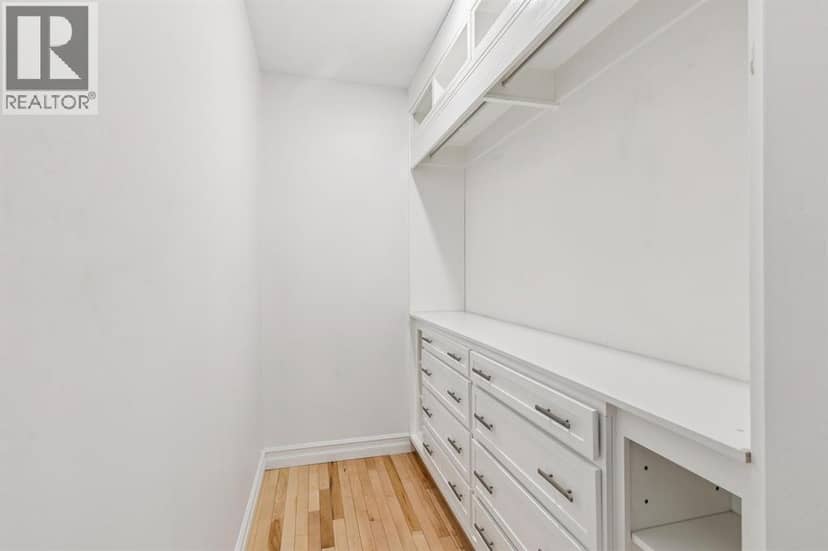 1423 10 Street SW — photo 16 of 33