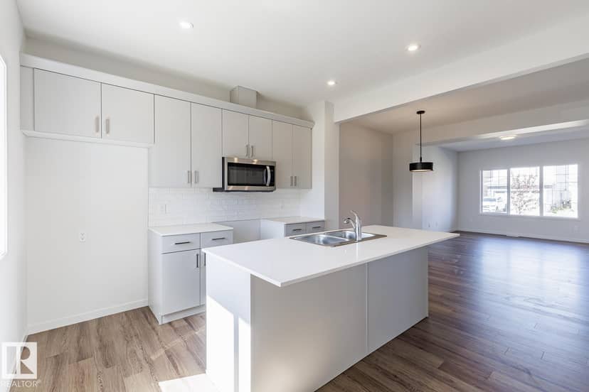 3611 Triomphe Bv — photo 10 of 32