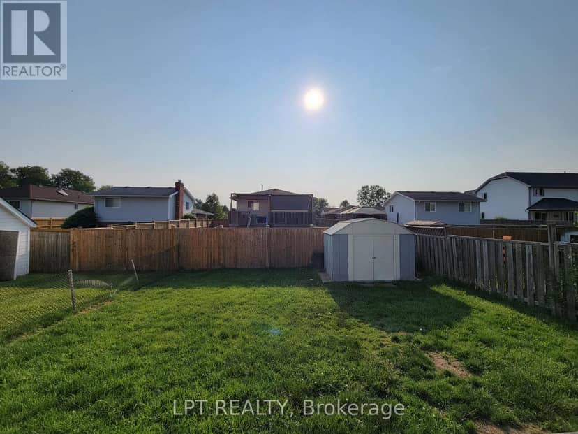 57 Poplar Crescent — photo 11 of 11