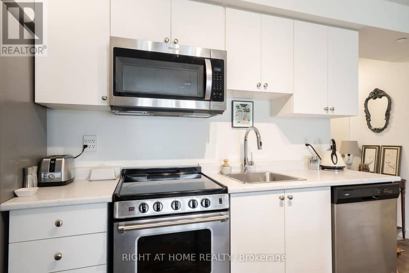 807 - 10 Wilby Crescent — photo 10 of 40