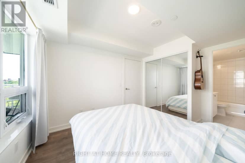 807 - 10 Wilby Crescent — photo 16 of 40
