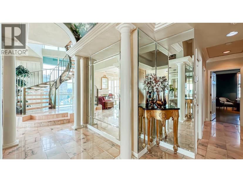 17 1861 BEACH AVENUE, Vancouver