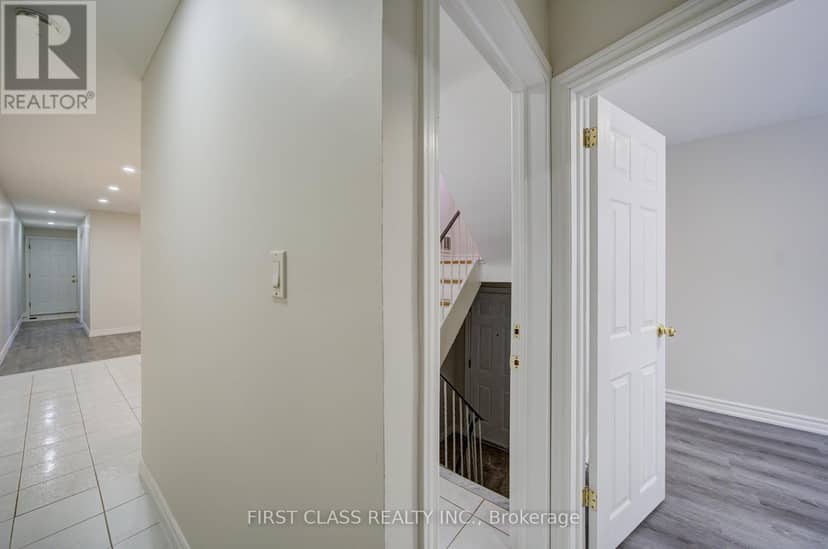 427 Leslie Street — photo 11 of 40