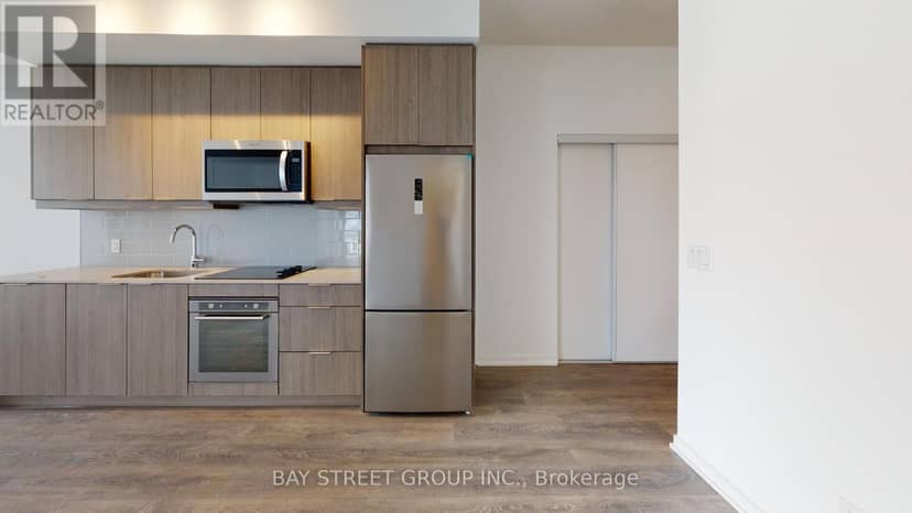 1110 - 36 Forest Manor Road — photo 4 of 15