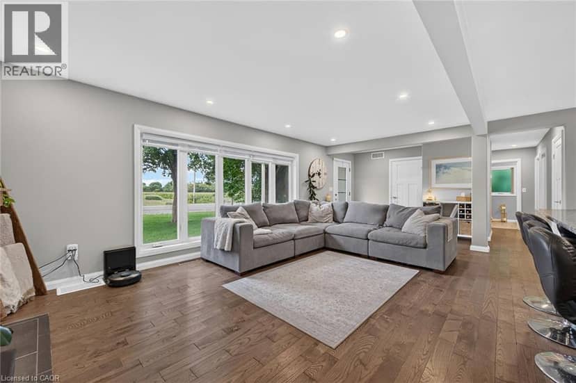 2098 ST. JOHN'S Road W — photo 11 of 40