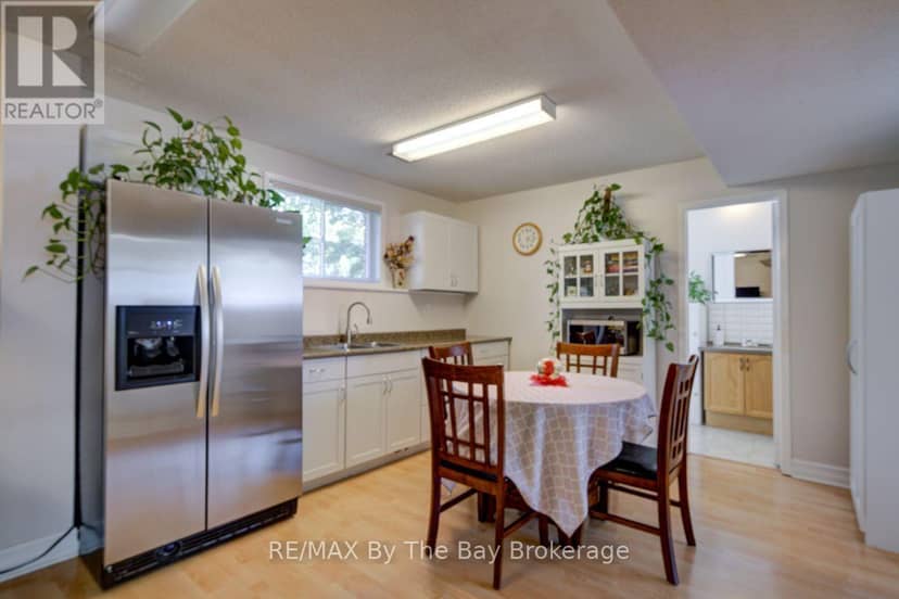 29 Downer Crescent — photo 21 of 40