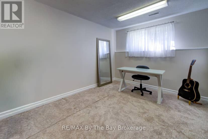 29 Downer Crescent — photo 27 of 40