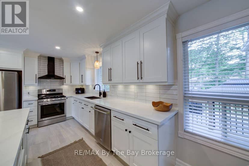 29 Downer Crescent — photo 7 of 40