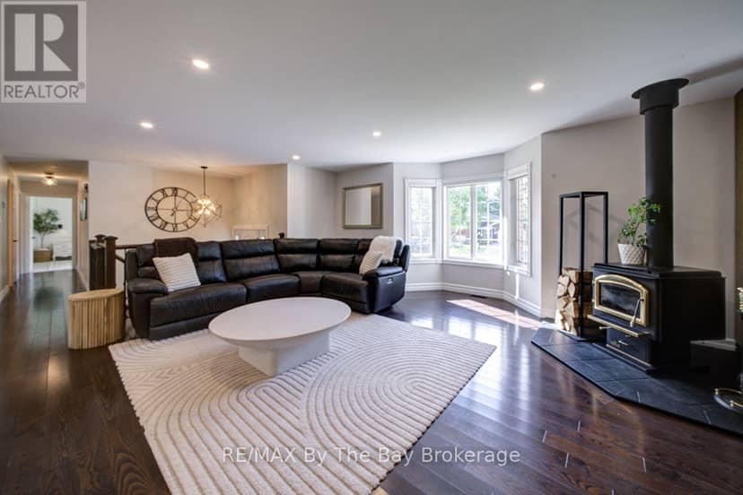 29 Downer Crescent — photo 9 of 40