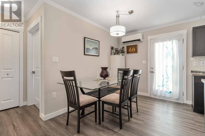 10 Mossberry Close — photo 14 of 30