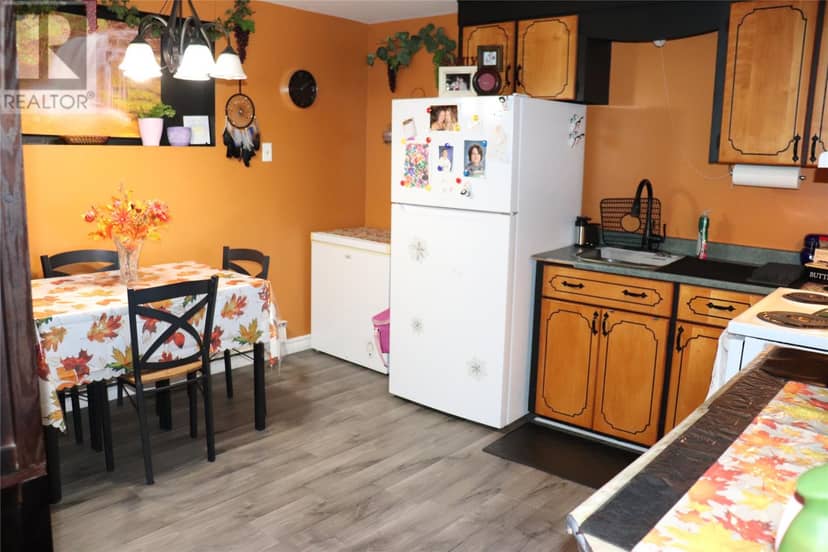 6 Hillview Avenue — photo 11 of 16