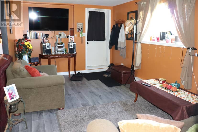 6 Hillview Avenue — photo 9 of 16
