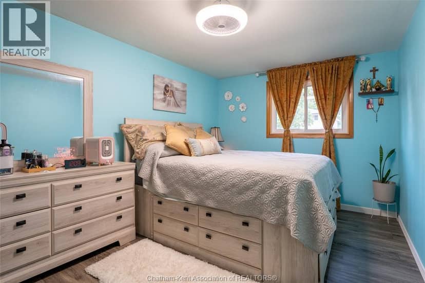 86 Marion AVENUE — photo 26 of 40