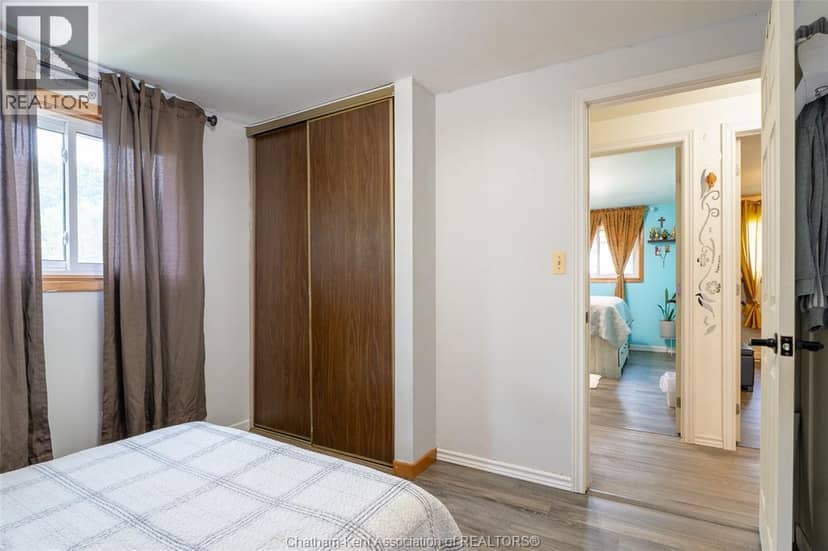 86 Marion AVENUE — photo 29 of 40