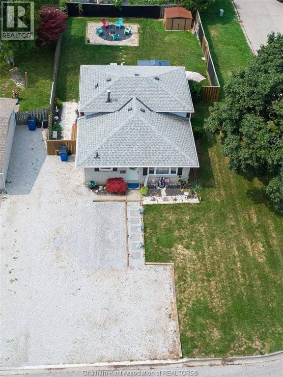 86 Marion AVENUE — photo 3 of 40