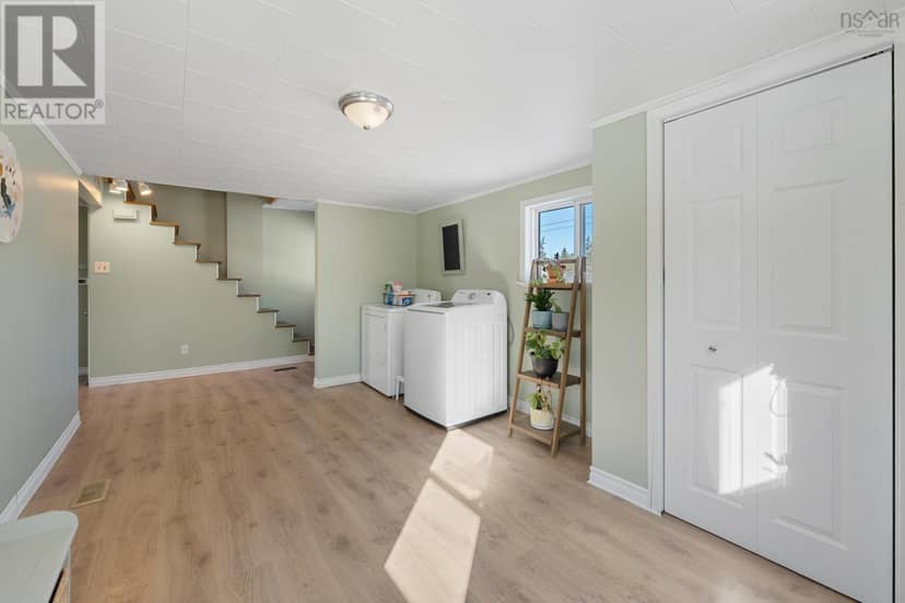 90 Oak Park Road — photo 3 of 34
