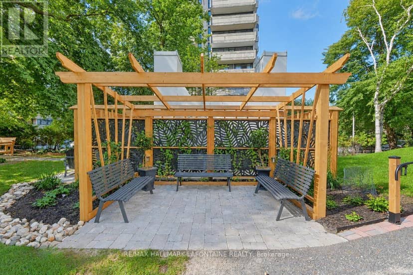 2205 - 1171 Ambleside Drive — photo 35 of 38