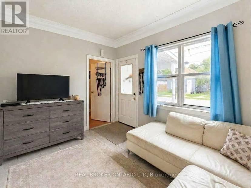 563 South Street S, London East, photo 3