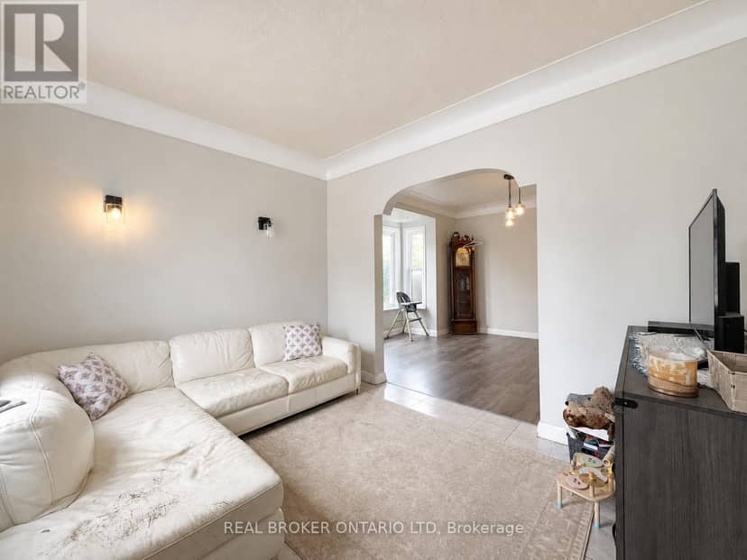 563 South Street S, London East, photo 5