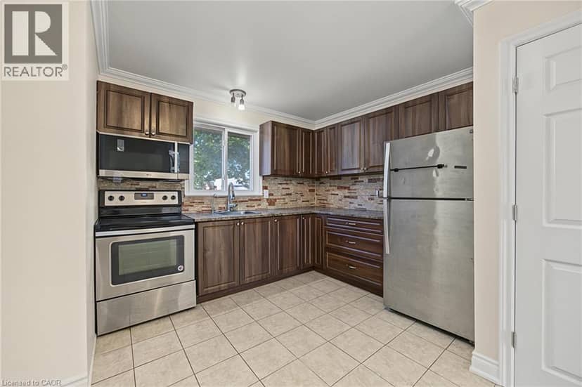 125 BAY Street Unit# 7 — photo 4 of 22