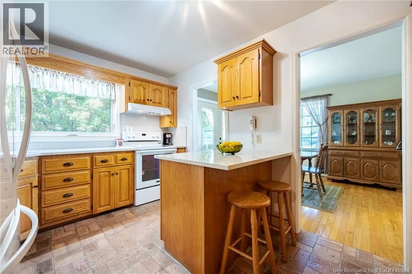 560 Squires Street — photo 8 of 35