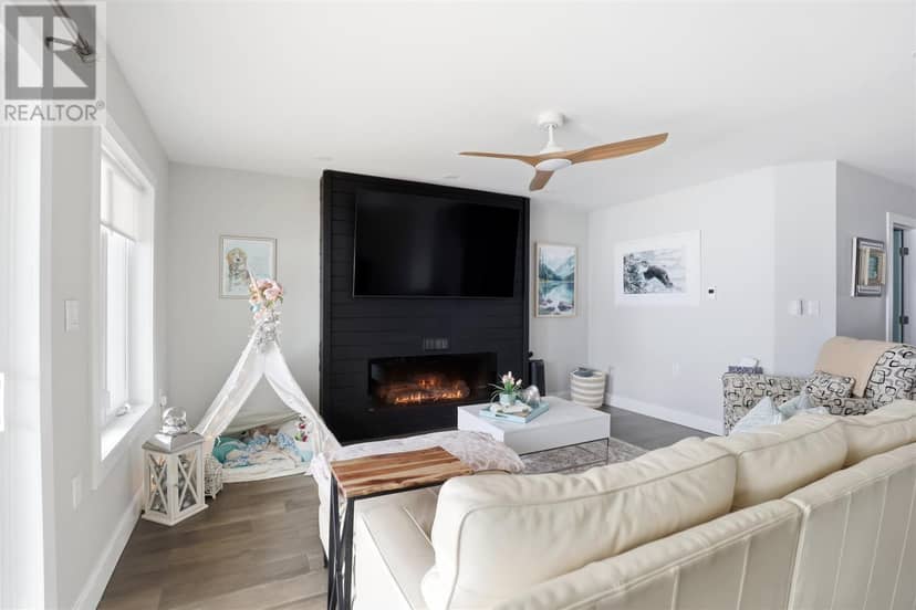 2875 Green ST — photo 9 of 40