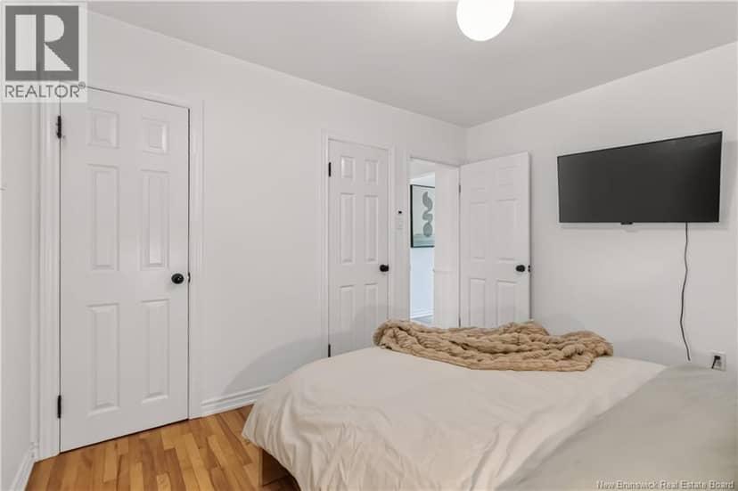 244 Leslie Street — photo 15 of 40