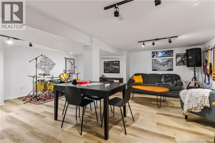 244 Leslie Street — photo 33 of 40